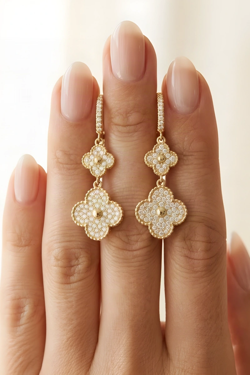 Sarkıt Taşlı Yonca Model Gold Altın Kaplama Küpe