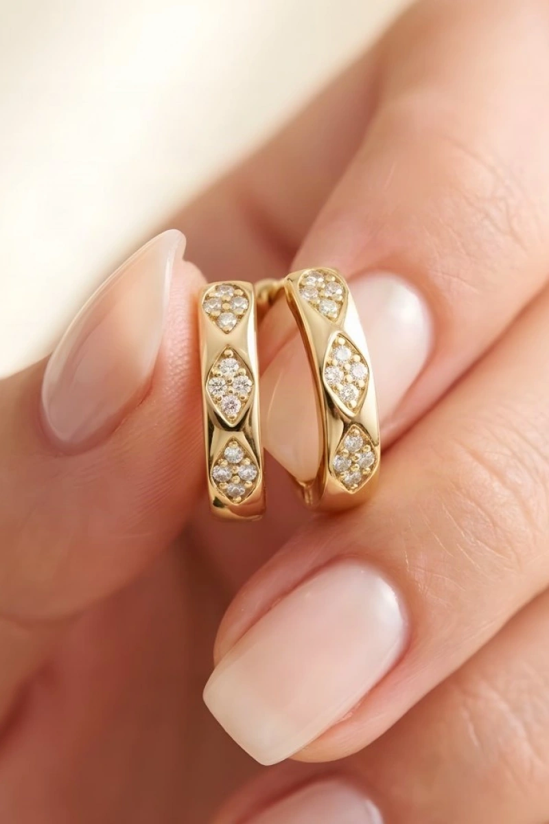 Üç Taş Baklava Model Gold Altın Kaplama Küpe