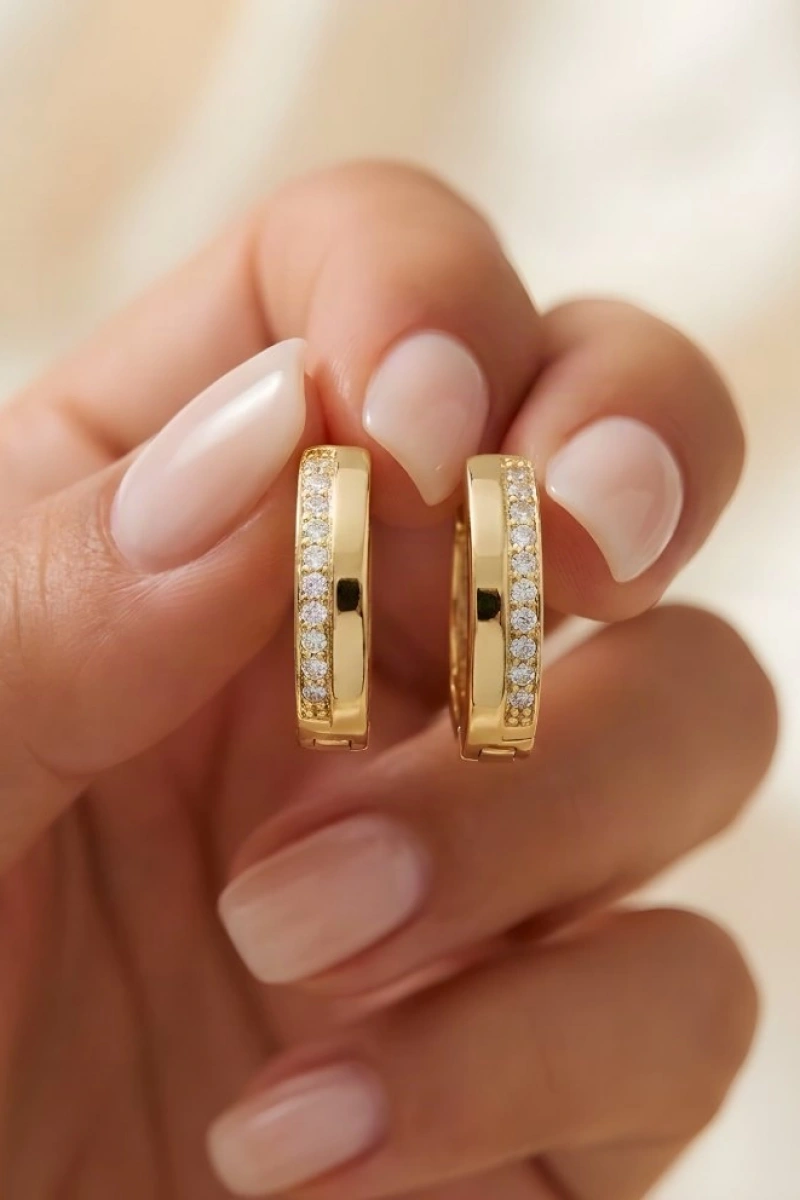 Taşlı Düz Model Gold Altın Kaplama Küpe
