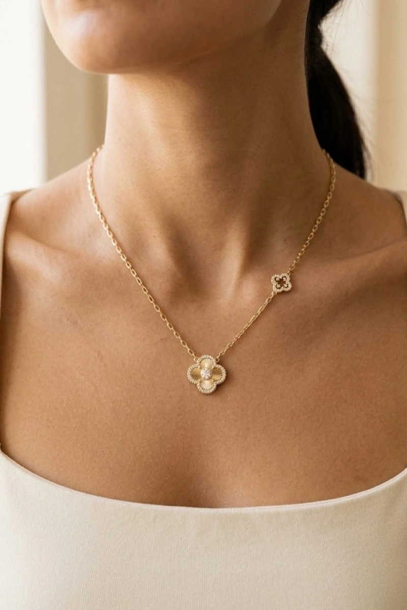 Taşlı Yonca Model Gold Altın Kaplama Kolye