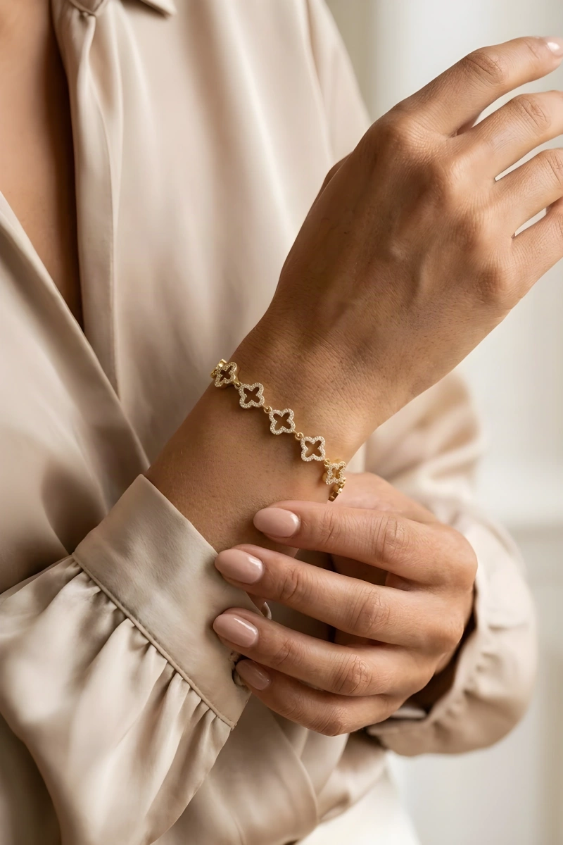 Taşlı Yonca Model Gold Altın Kaplama Bileklik
