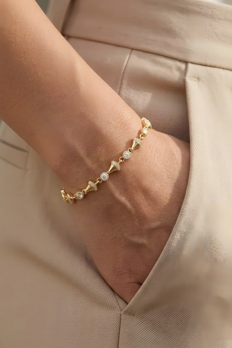 Taşlı Huni Model Gold Altın Kaplama Bileklik