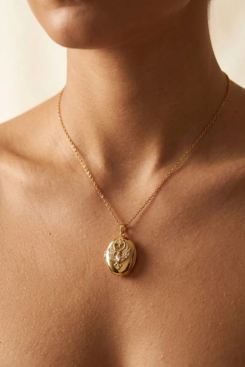 Alya Model İnce Zincir Beyaz Taş Detay Gold Altın Kaplama Kolye