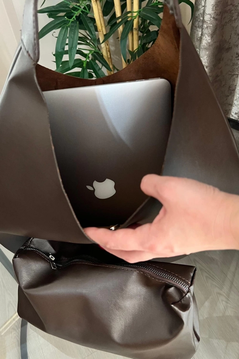 Janet Model Acı Kahve Renk Deri Kol Çantası