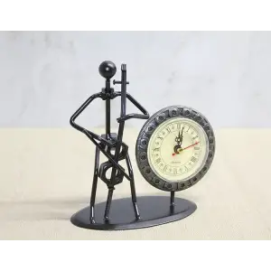 Metal Saatli Keman Çalan Müzisyen Alk4333