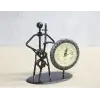 Metal Saatli Keman Çalan Müzisyen Alk4333