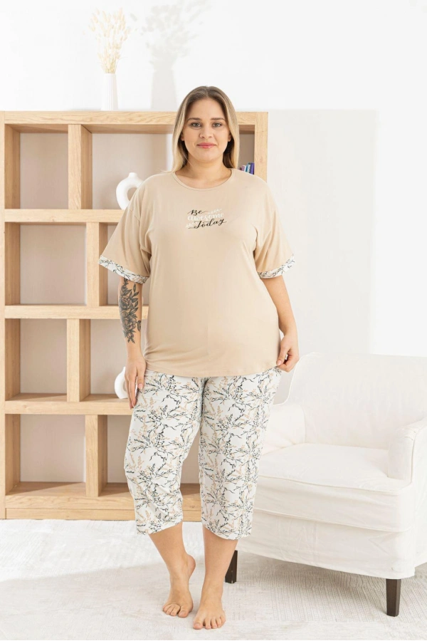 Pijamoni Kadın Büyük Beden Milan Kumaş Bej Kapri Pijama Takımı