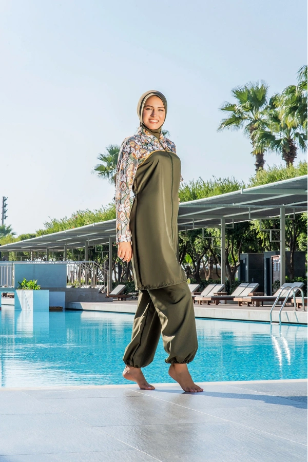Kadın Büyük Beden Crop Üst Rahat Kesim Lycra(Su İten Kumaş) Yeşil Desenli Tesüttür Mayo Takımı
