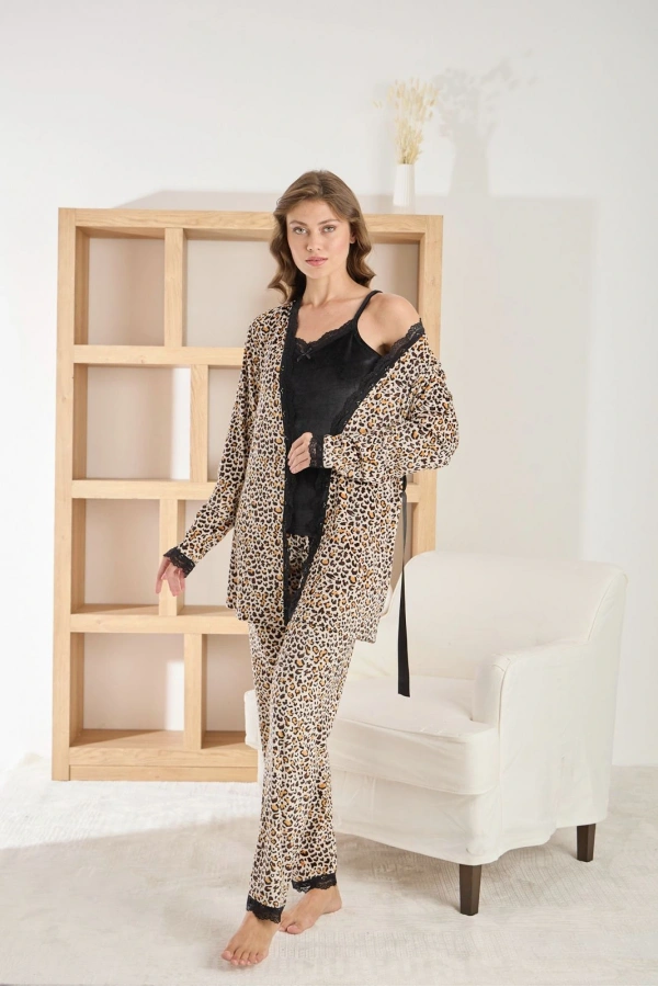 Pijamoni Kadın Fransız Kadife Kumaş İnce Leopar Desenli 3’lü Şık Pijama Takımı