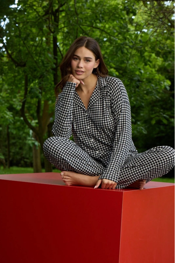 Pijamoni Kadın Kaz Ayağı Desenli Önü Düğmeli Pijama Takımı - 5660