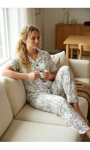 Pijamoni Kadın Önden Düğmeli Milan Kumaş Gömlek Yaka Desenli Beyaz Pijama Takımı