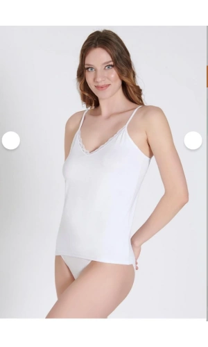 Belinay Kadın İp Askılı Dantel Detaylı V Yaka Beyaz Atlet