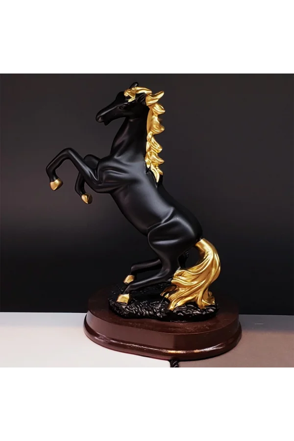 Dekoratif Şaha Kalkan At Biblo