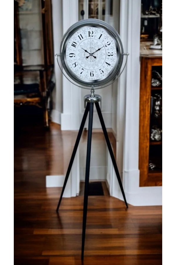 Elegance Desenli Tripod Ayaklı Saat