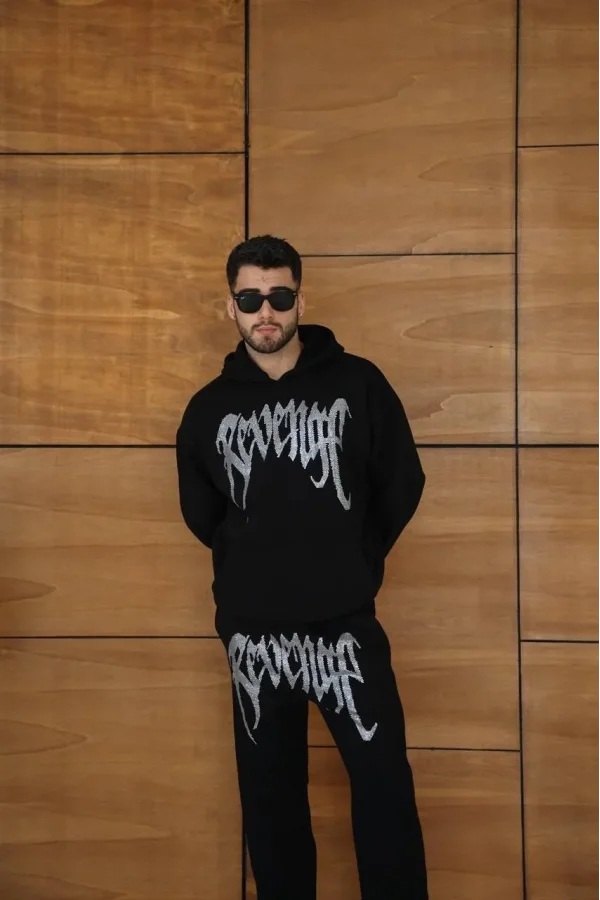 Erkek Premium Taş Baskılı Eşofman Takım Revenge Model (Siyah) Kapüşonlu Üst + Taşlı Baskılı Alt Modern Streetwear Tarzı Oversize Rahat Kalıp 3 iplik Pamuklu - Siyah