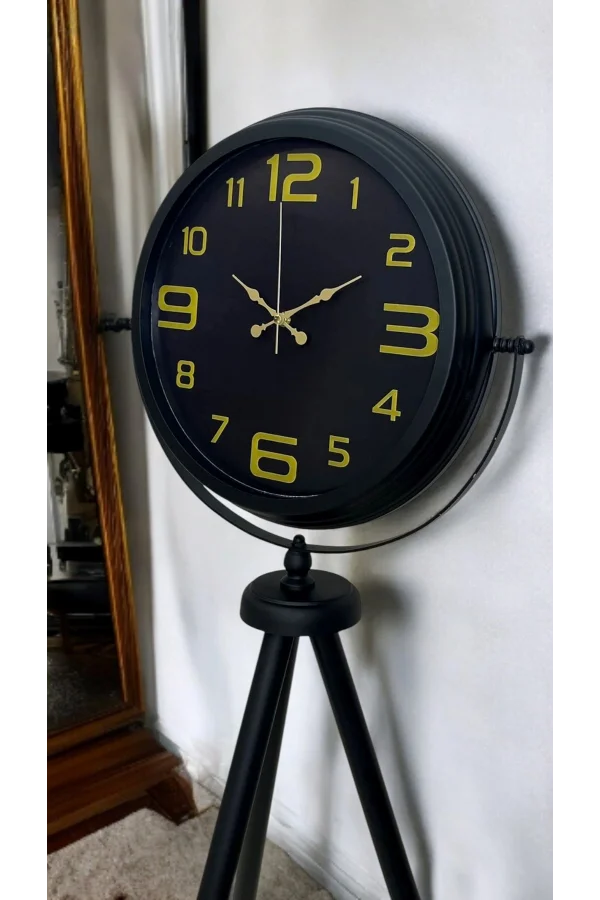 Gold Rakamlı Siyah Tripod Ayaklı Saat