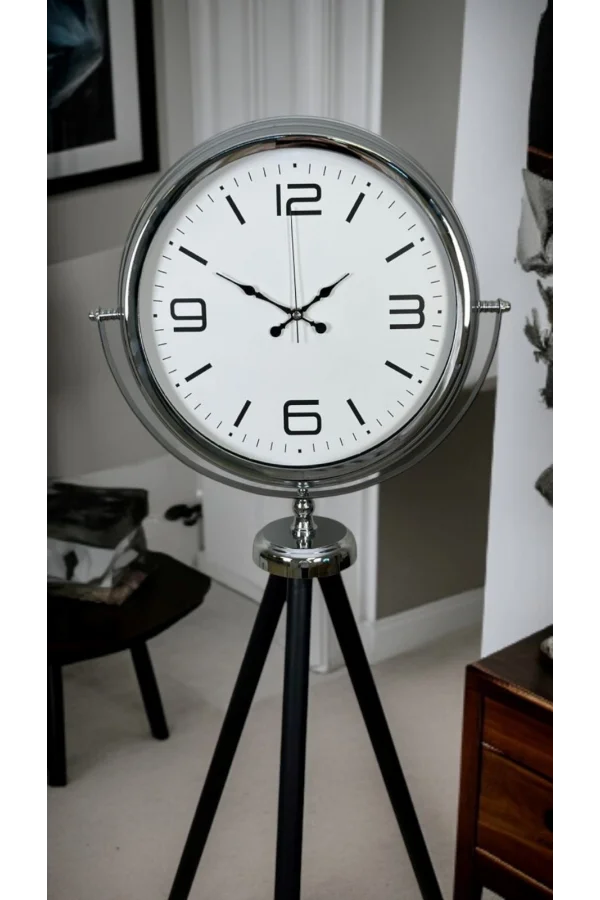 Krom Sade & Şık Tripod Ayaklı Saat