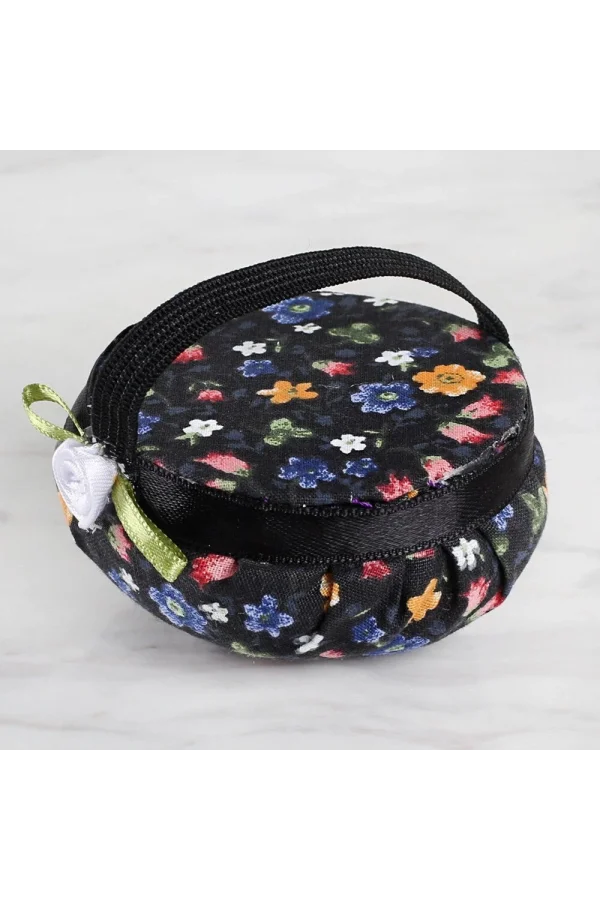 Loren Kola Takılabilir İğnedenlik Siyah Çİçekli