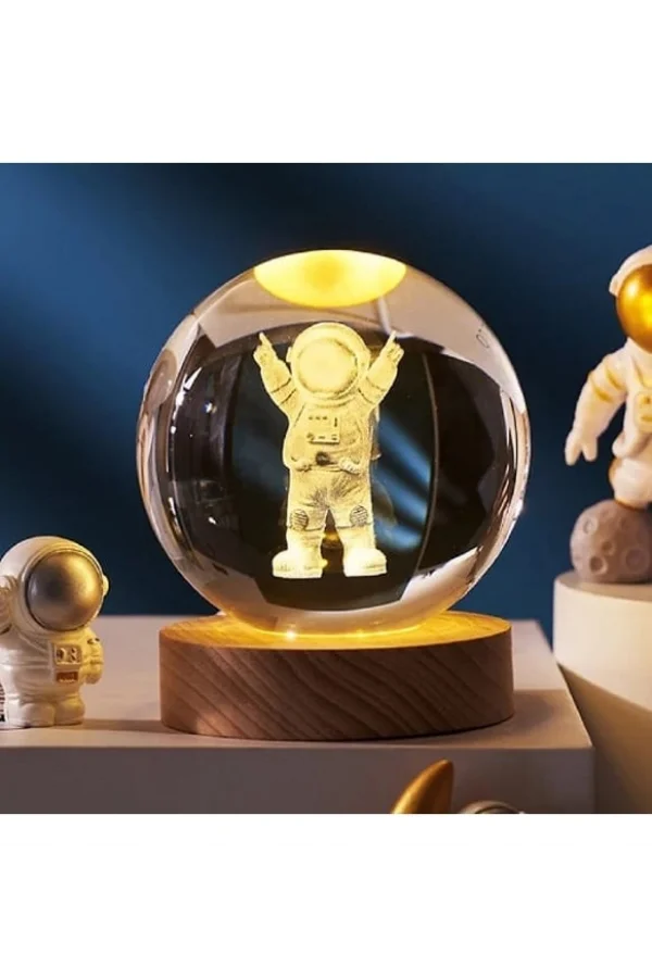 Mutlu Astronot Tasarımlı Işıklı Cam Küre