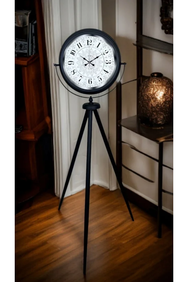 Siyah Desenli Şık Tripod Ayaklı Saat