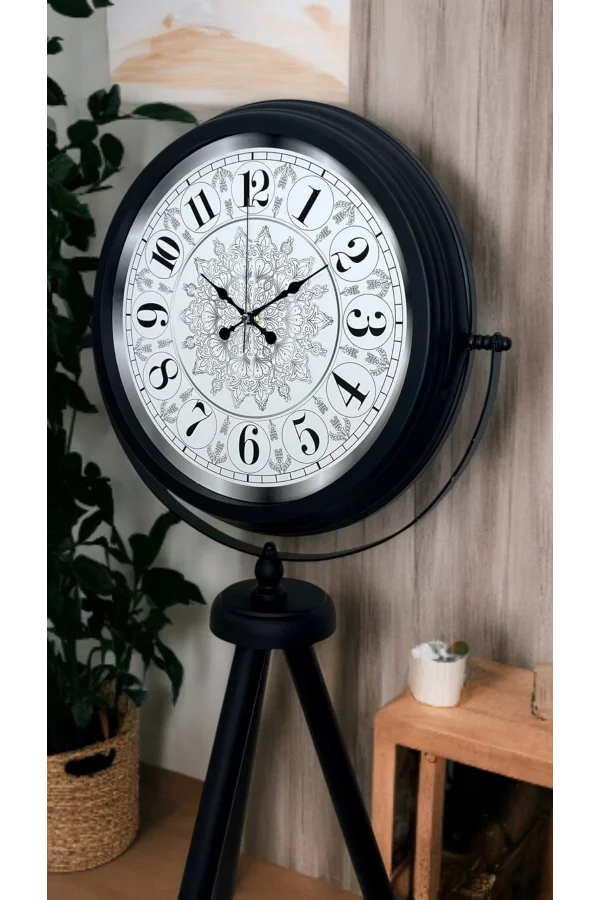 Siyah Desenli Şık Tripod Ayaklı Saat