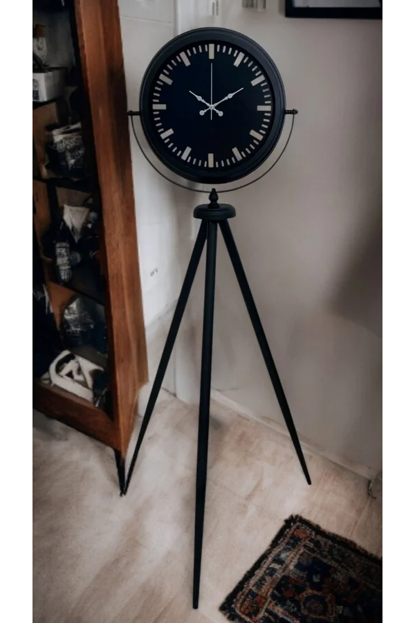 Siyah Lüks Sade Tripod Ayaklı Saat