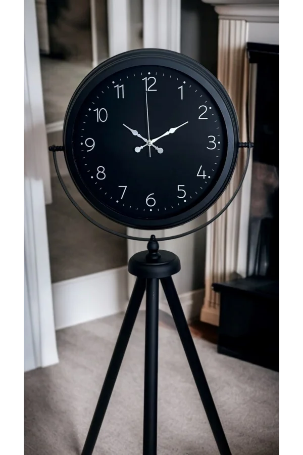 Zentime Sade Siyah Tripod Ayaklı Saat