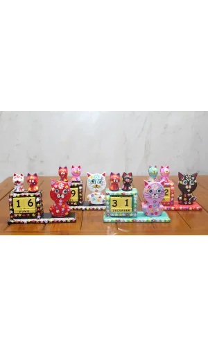 Ahşap Kedili Takvim Orta Boy