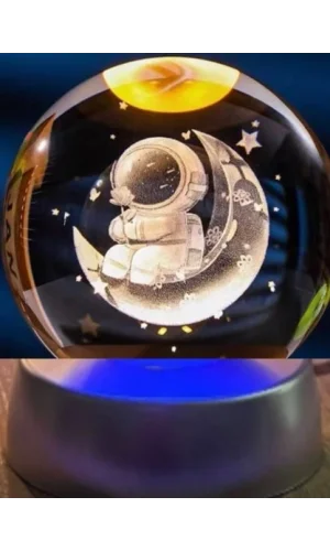 Ay Üstünde Astronot Tasarımlı Plastik Altlıklı Işıklı Cam Küre