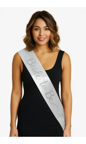 Beyaz Saten Üzerine İtalik Gümüş Bride To Be Kuşağı