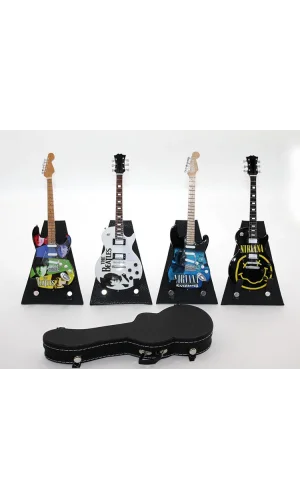 Çantalı Gitar Figürü