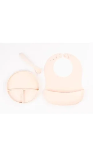 Krem Rengi 3’lü Silikon Yemek Seti – Önlük + Diş Kaşıyıcılı Kaşık + Vakumlu Tabak