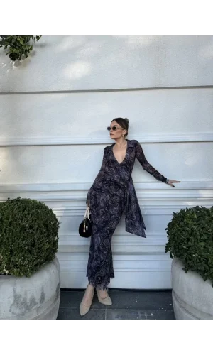 Kruvaze V yaka, fırfırlı ve bağcıklı Desenli Bluz ve Midi Etek Takım - Siyah