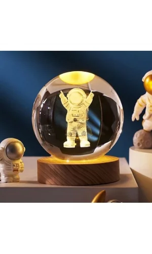 Mutlu Astronot Tasarımlı Işıklı Cam Küre