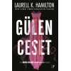 Gülen Ceset - Laurell K.Hamilton - Artemis Yayınları