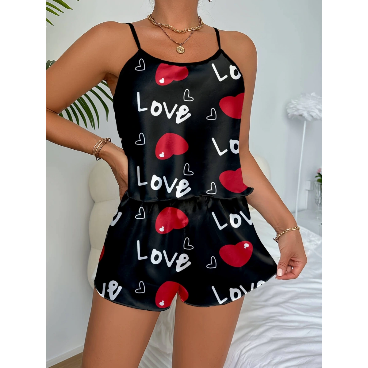 Aşk Temalı Kalp Desenli Siyah Saten Şortlu Gecelik Takım