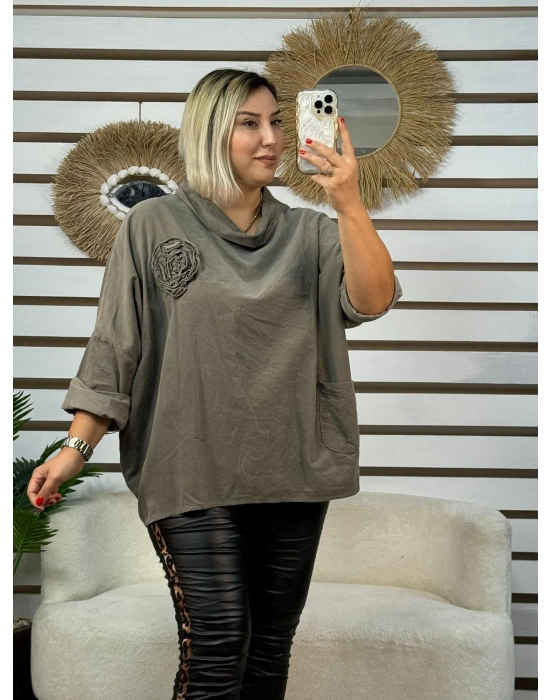 İtalyan Tasarım Degaje Yaka Broş Detaylı Rahat Kadife Bluz Vizon