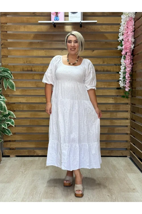 İtalyan Tasarım Fisto İşlemeli Elbise Beyaz