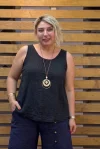 İtalyan Tasarım Kolyeli Sıfır Kol Bluz Siyah