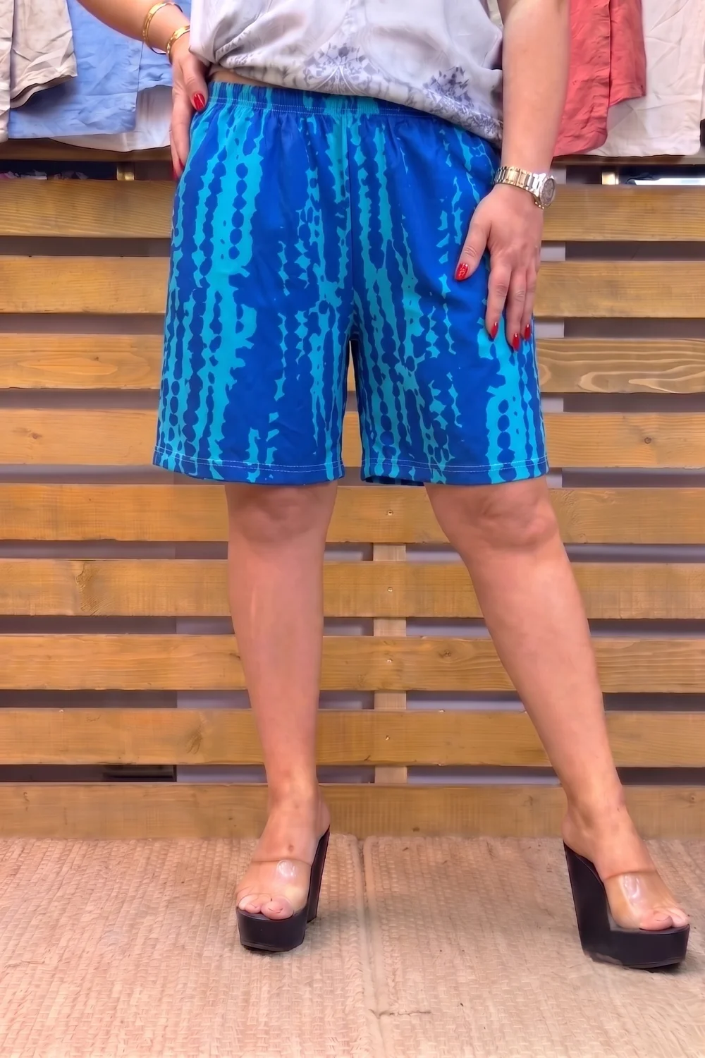 Batik Desenli Beli Lastikli Bermuda Şort Mavi