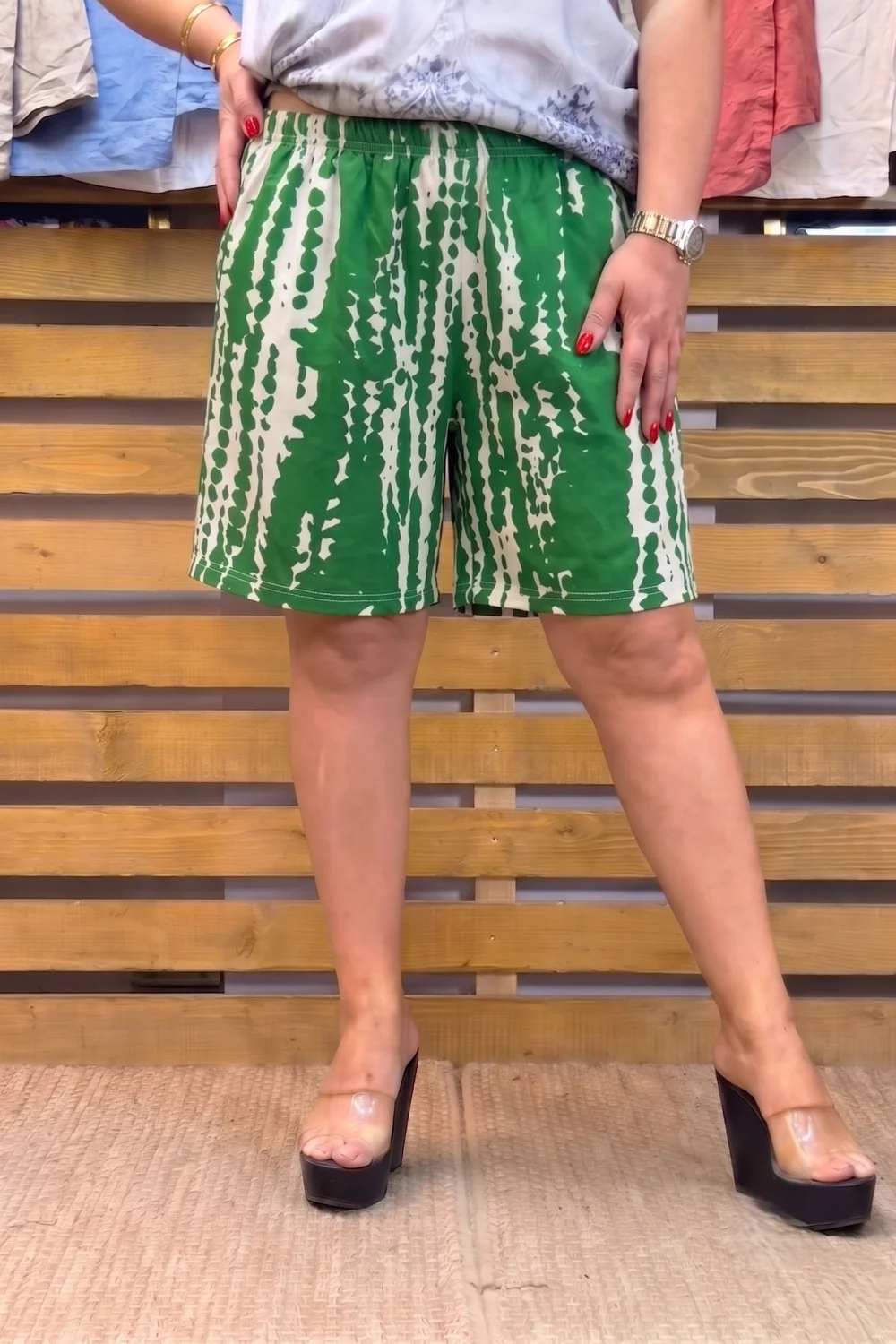 Batik Desenli Beli Lastikli Bermuda Şort Yeşil