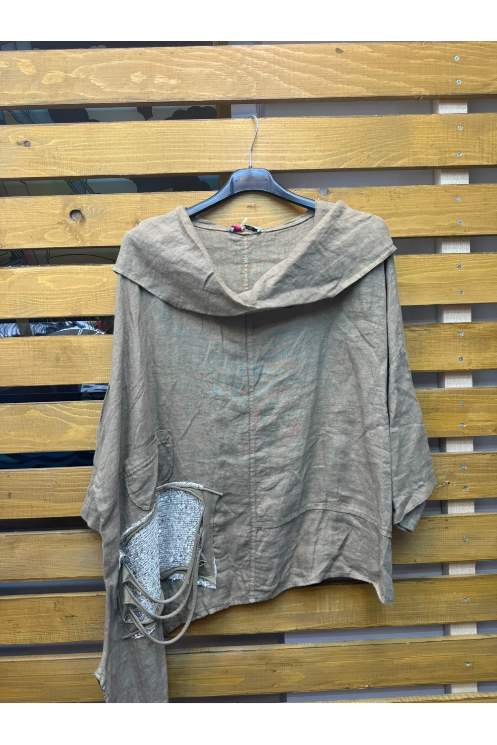 İtalyan Tasarım Asimetrik Kesim Payet Detaylı Keten Bluz Camel