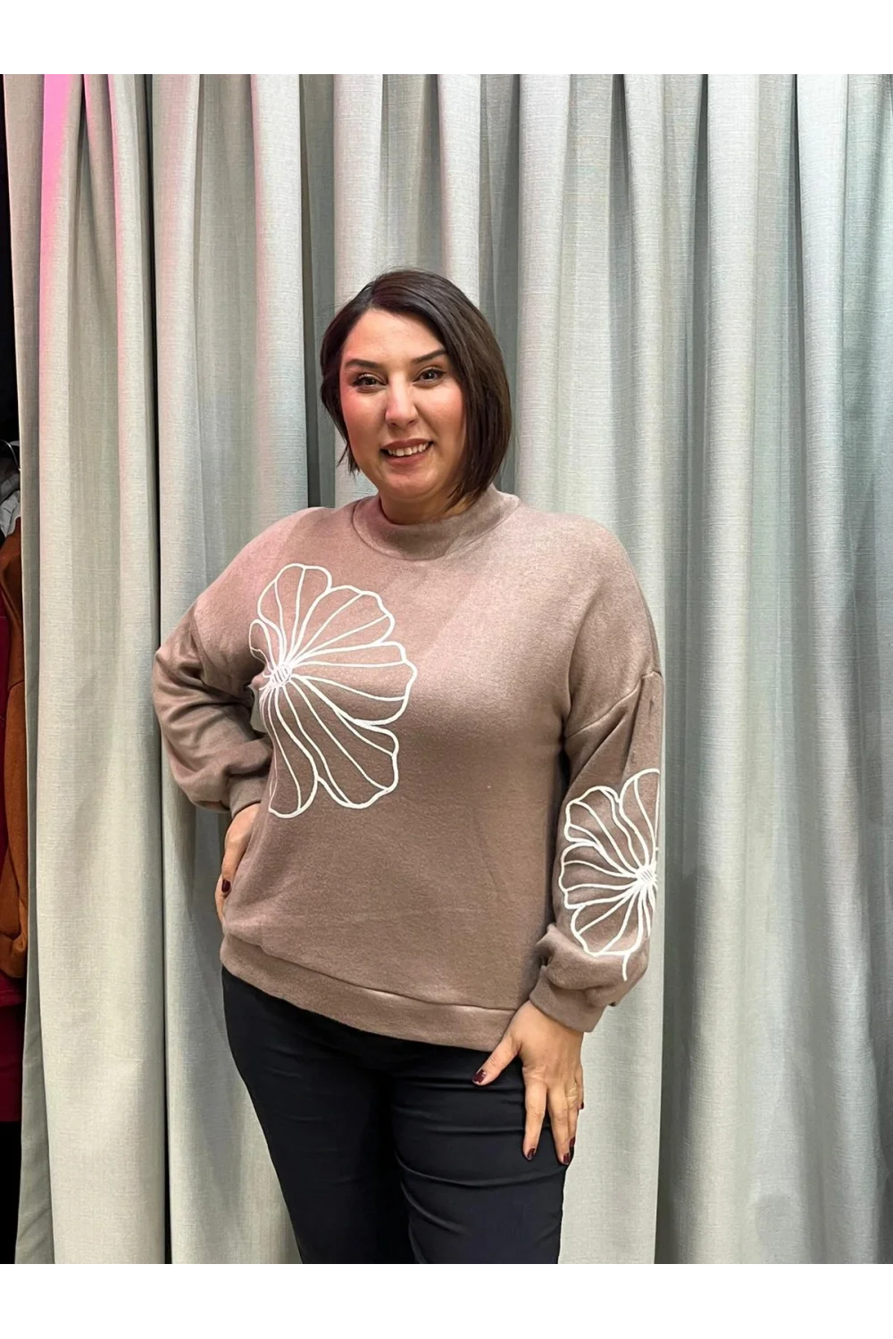 İtalyan Tasarım Çiçek İşlemeli Yumuşak Triko Bluz Pudra