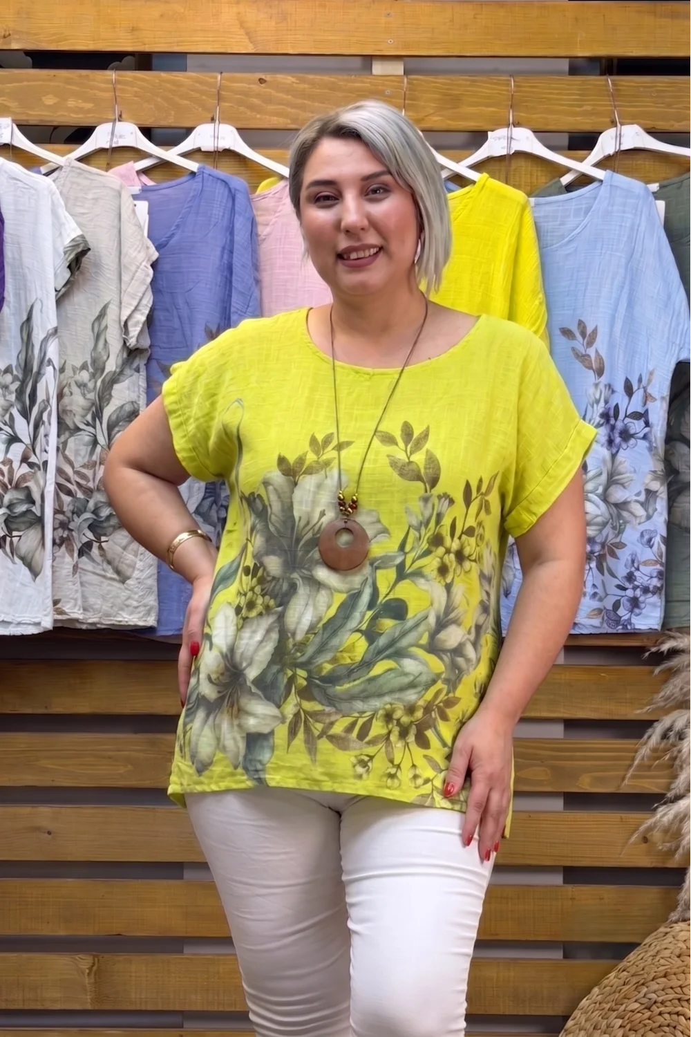 İtalyan Tasarım Floral Desenli Kolyeli Pamuk Keten Bluz Sarı