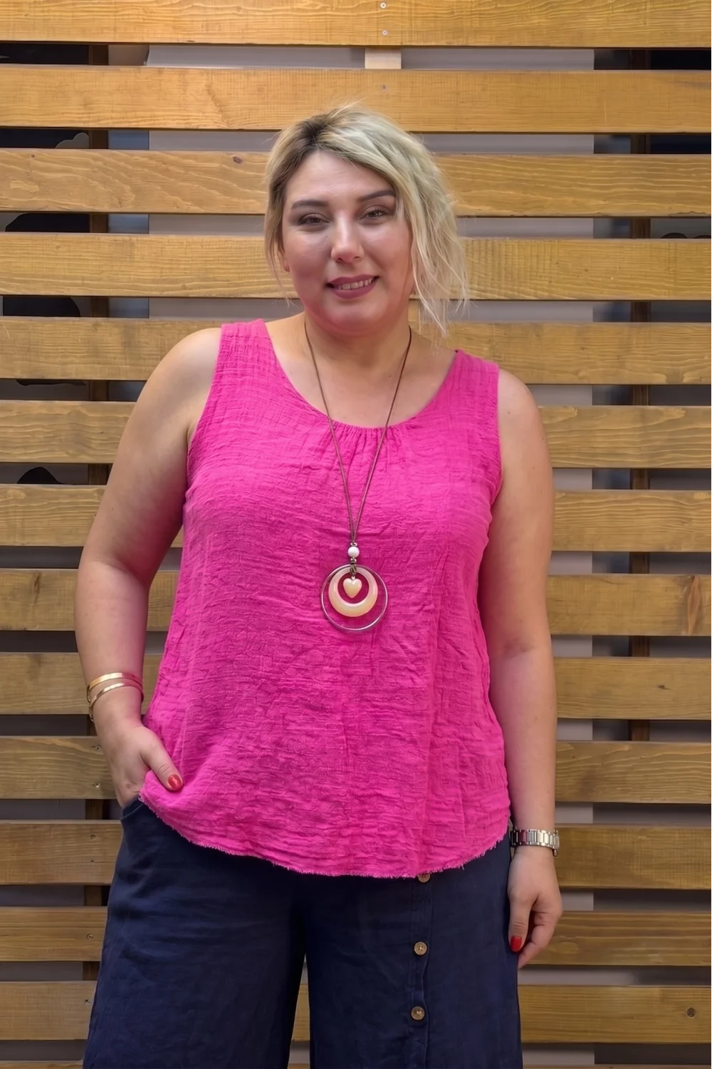İtalyan Tasarım Kolyeli Sıfır Kol Bluz Pembe