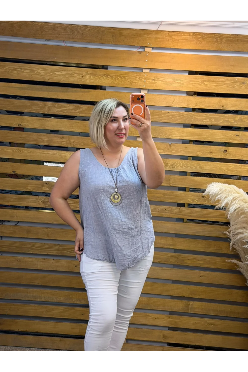 İtalyan Tasarım Kolyeli Sıfır Kol Bluz Açık Gri