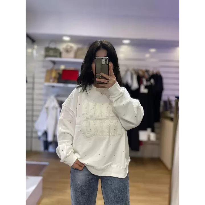 Beyaz yazı detaylı marka model sweat