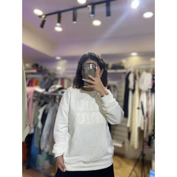 Beyaz yazı detaylı marka model sweat