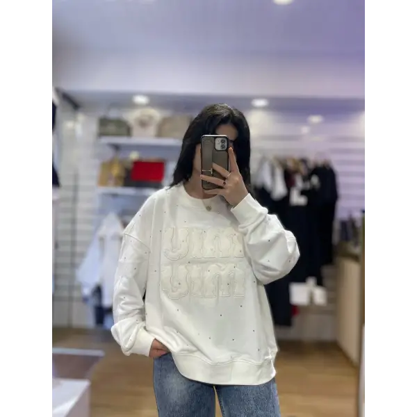 Beyaz yazı detaylı marka model sweat