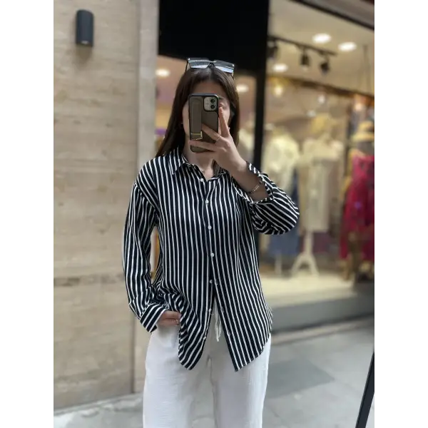 Çizgili tensel gömlek